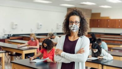 enseignante-masque-examen